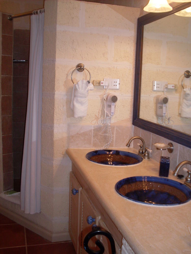 Little Arches Boutique - Adults Only 4*